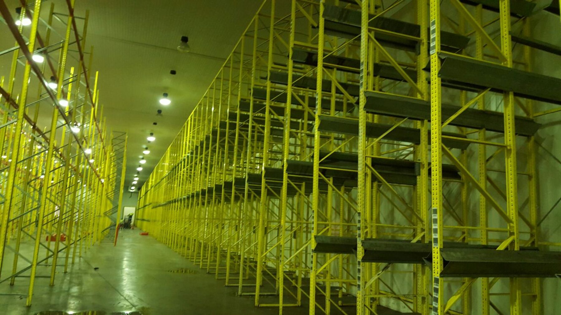 Large stock of Rack system, with a very low price Europe and Drive In Racking System Europe