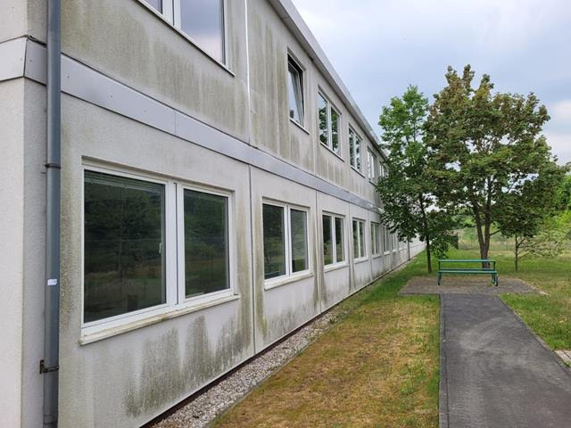 Offer for a former office building:3000 m2 