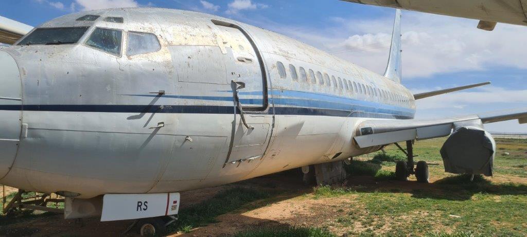 Boeing 737-200 Selling for teardown ONLY