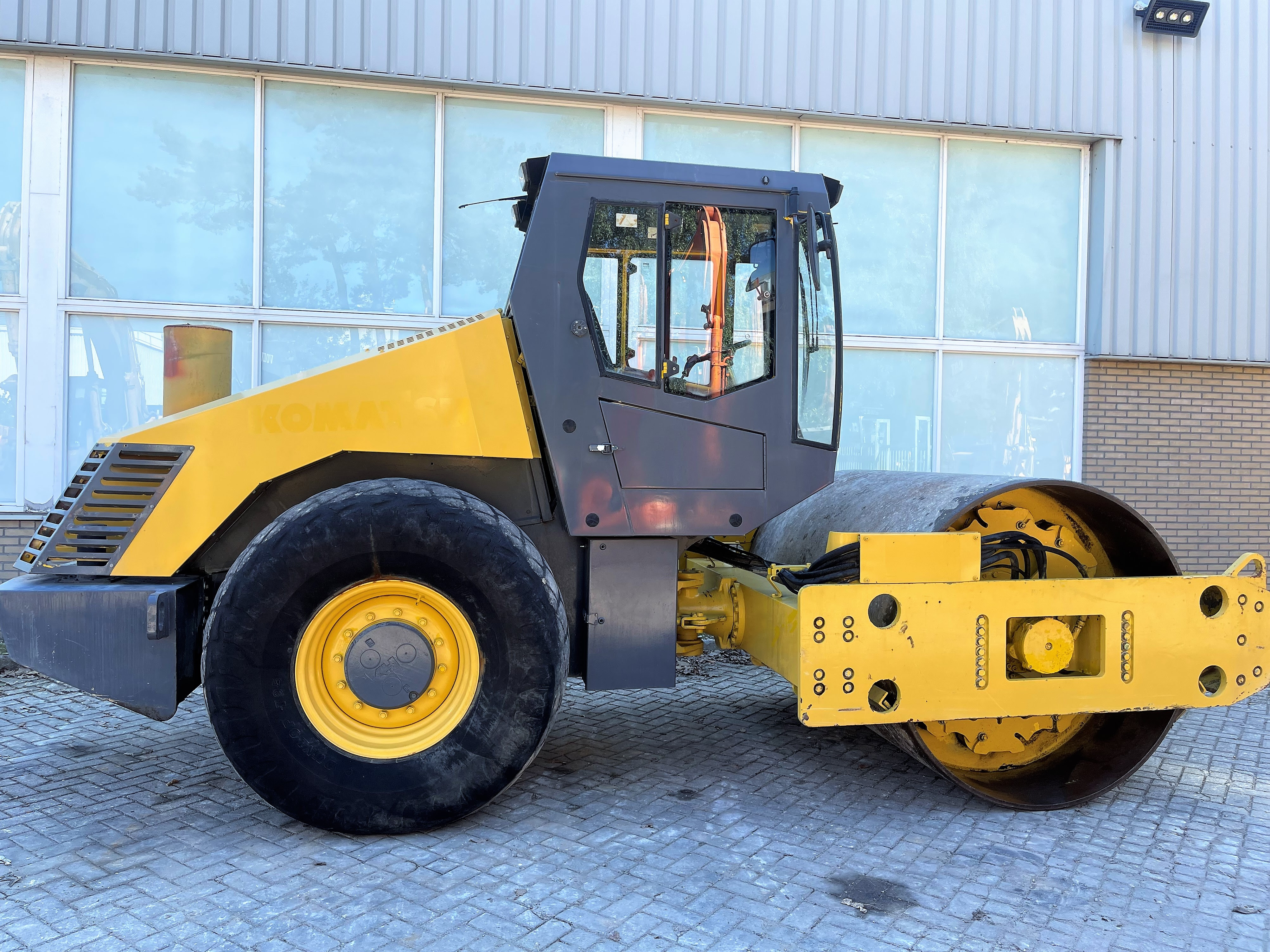 BOMAG BW213 D-3 ONLY  *7470 HOURS* **2000**  *CE/EPA*