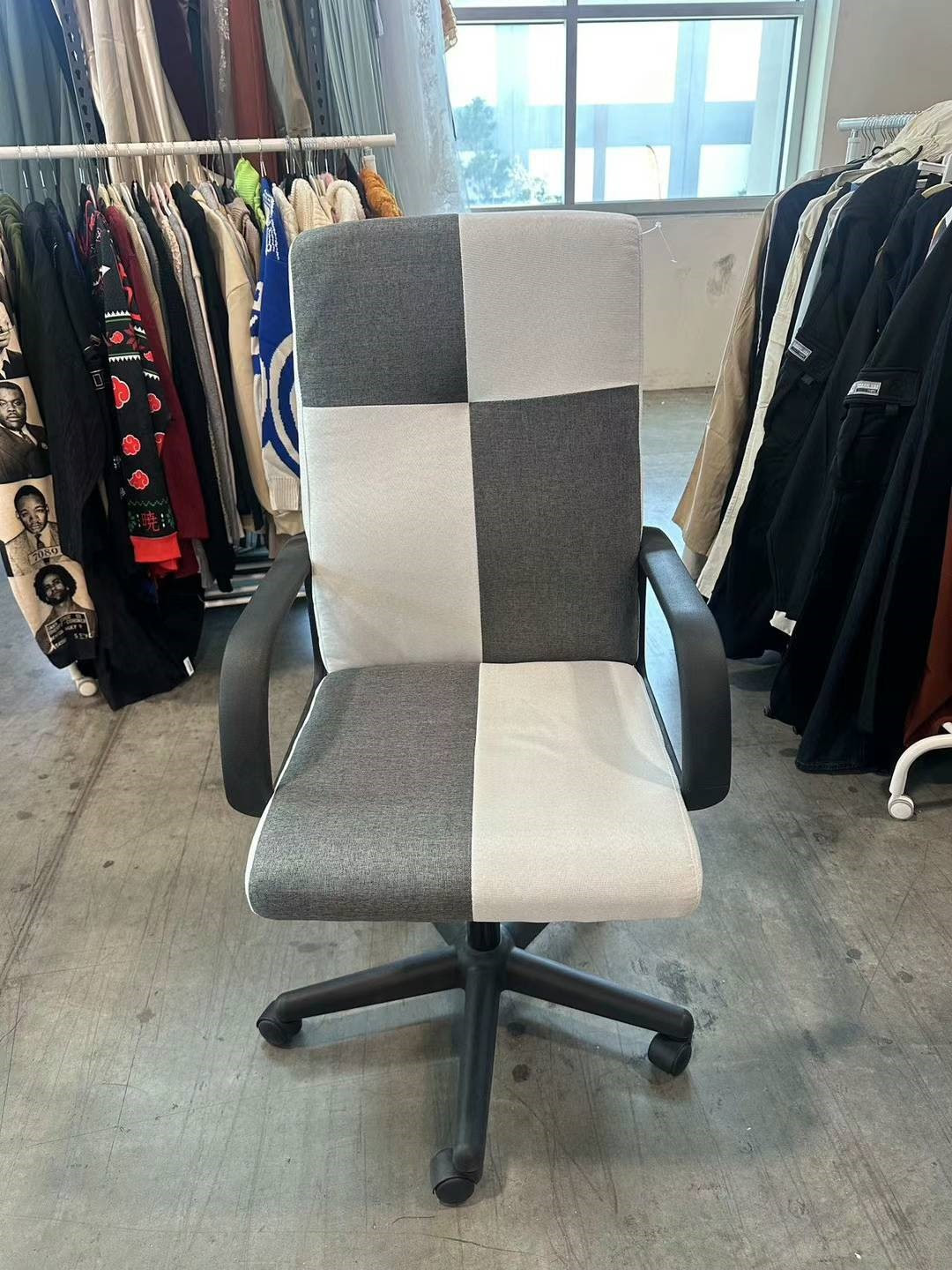 Fancy Office Chairs Closeout. 1000 units.