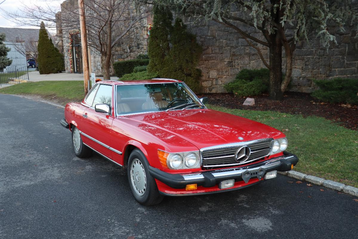 Attractive and Increasingly Collectible 1986 Mercedes-Benz 560SL