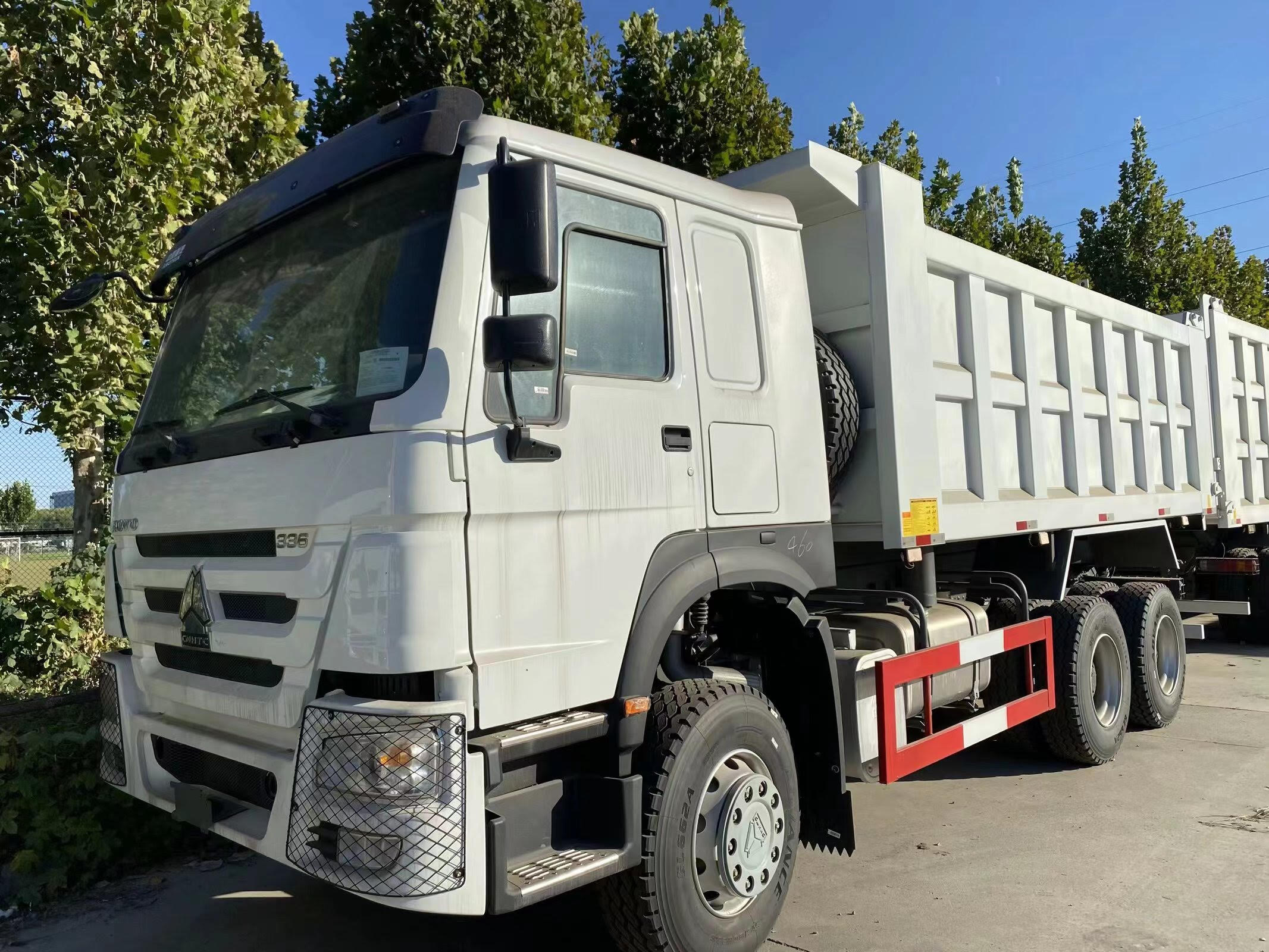  30units LHD sino howo 336HP dump truck on promotion.