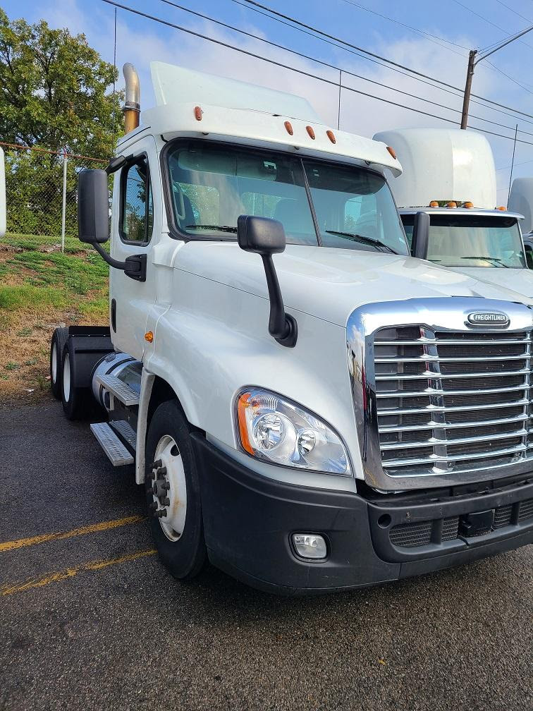 (5) 2017 Freightliner CA125 Day Cabs