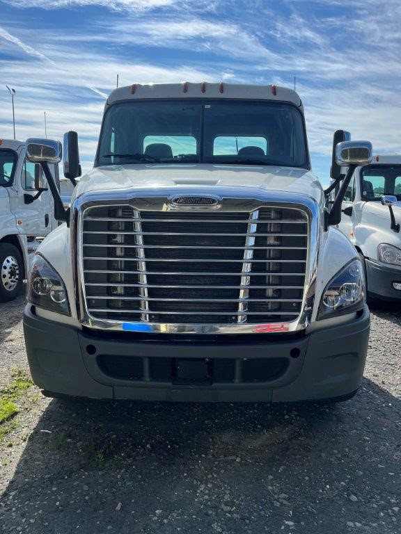 15 units - 2018 Freightliner Cascadia 125 6X2