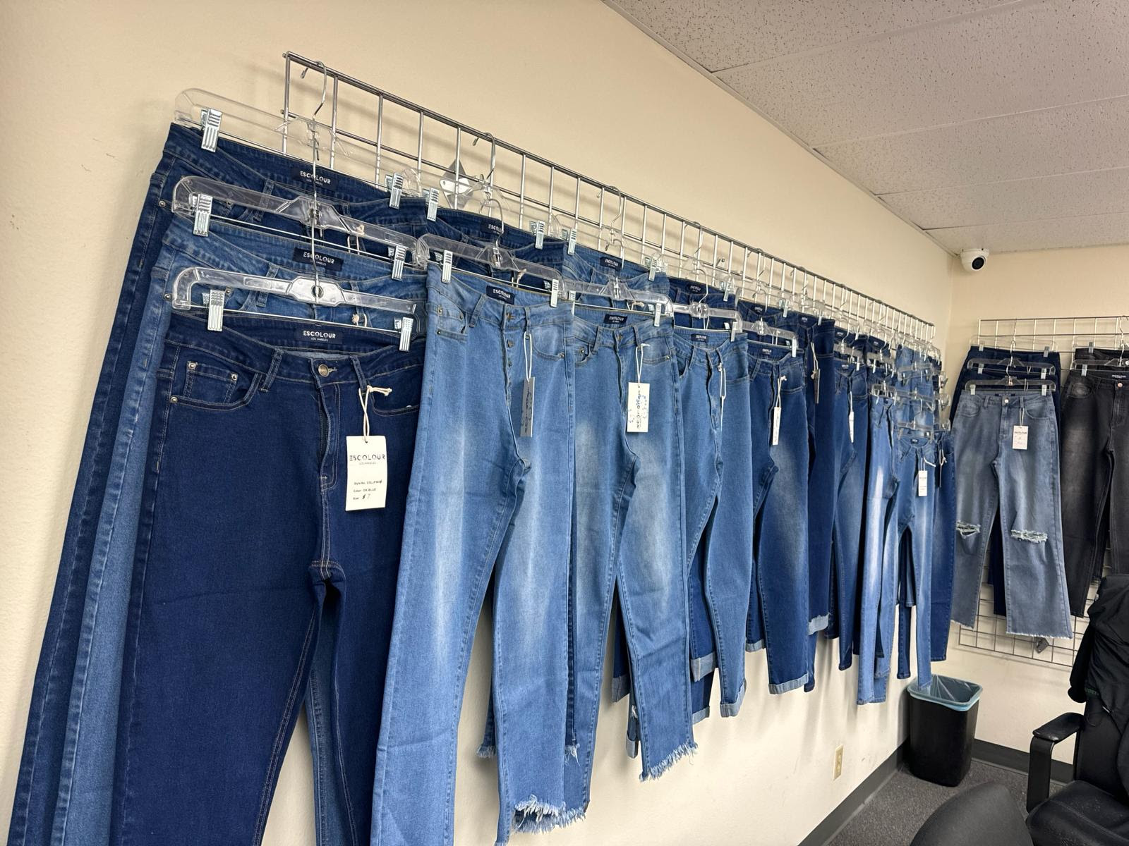 ESCOLOUR Ladys Stretch Fashion Jeans .  13,440 Pairs.  EXW Los Angeles $3.99 Pair.