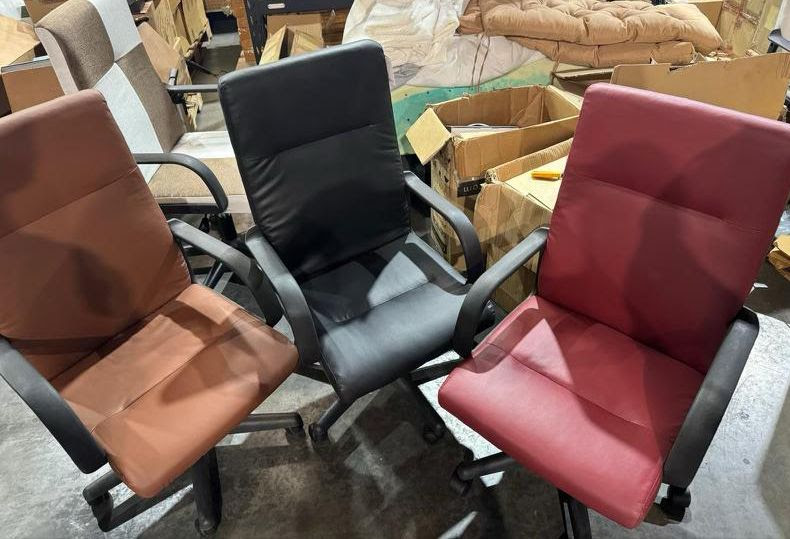 Office Chair Closeout. 2142 units.  EXW Los Angeles $18.00 unit.