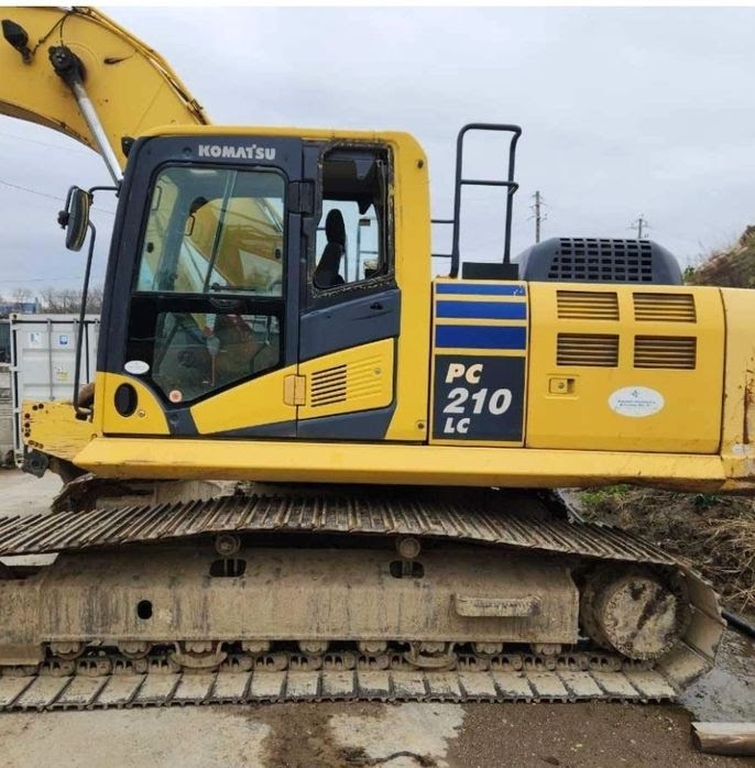 2014 Komatsu PC210LC-10 Excavator