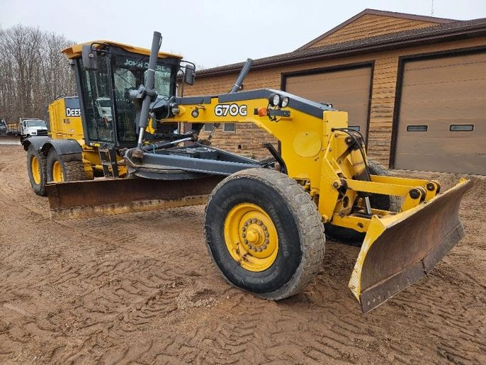 2010 John Deere 670G Road Grader