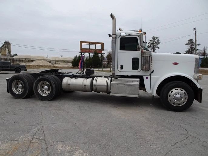 2011 Peterbilt 388 Road Tractor