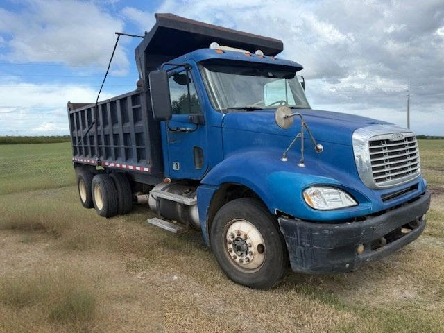 2007 Freightliner (Columbia) Tandem Axle Dump Truck 