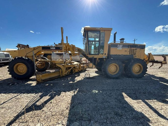 2004 CAT 140H w/Rear Ripper