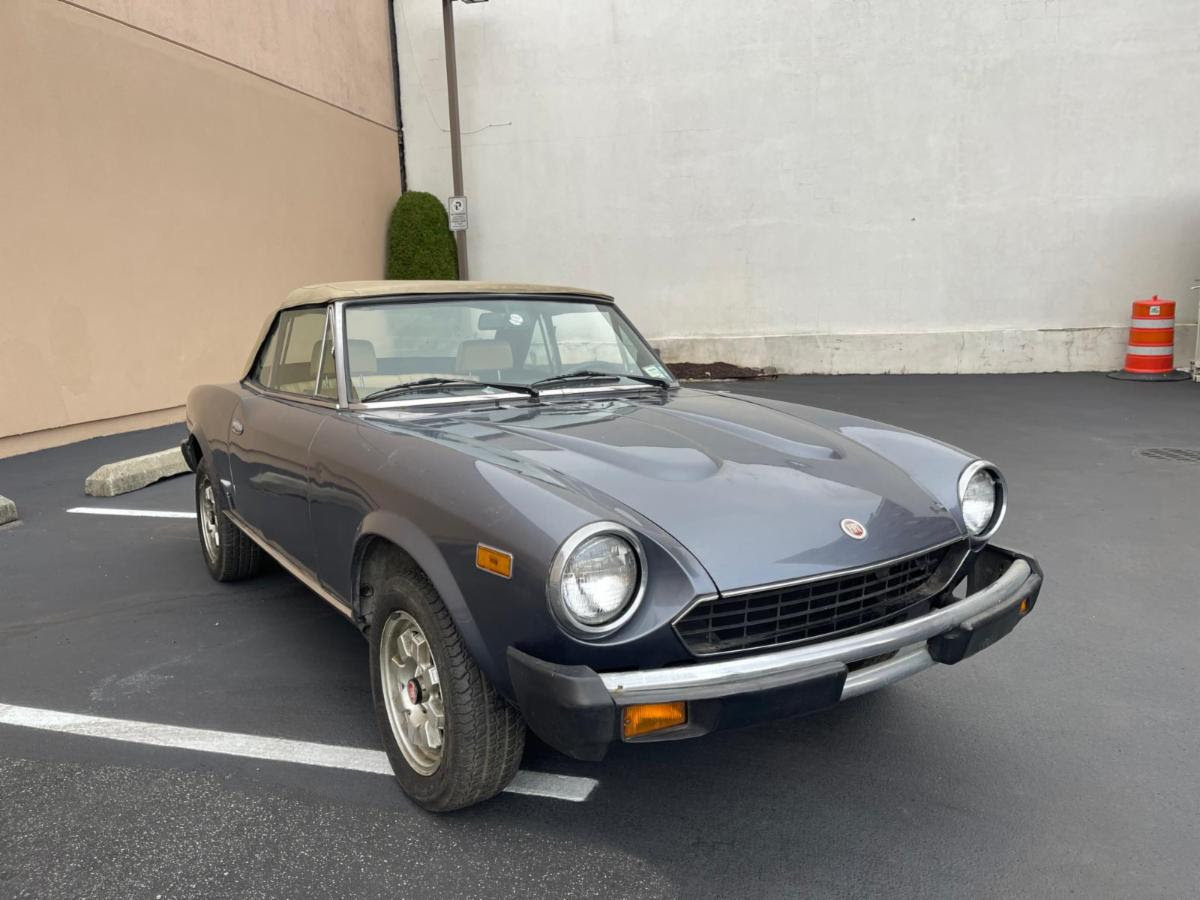  1982 Fiat 124 Spider 2000