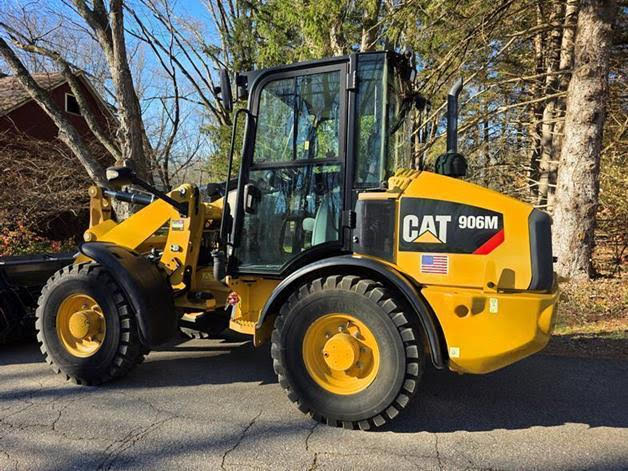 2017 CAT 906M 