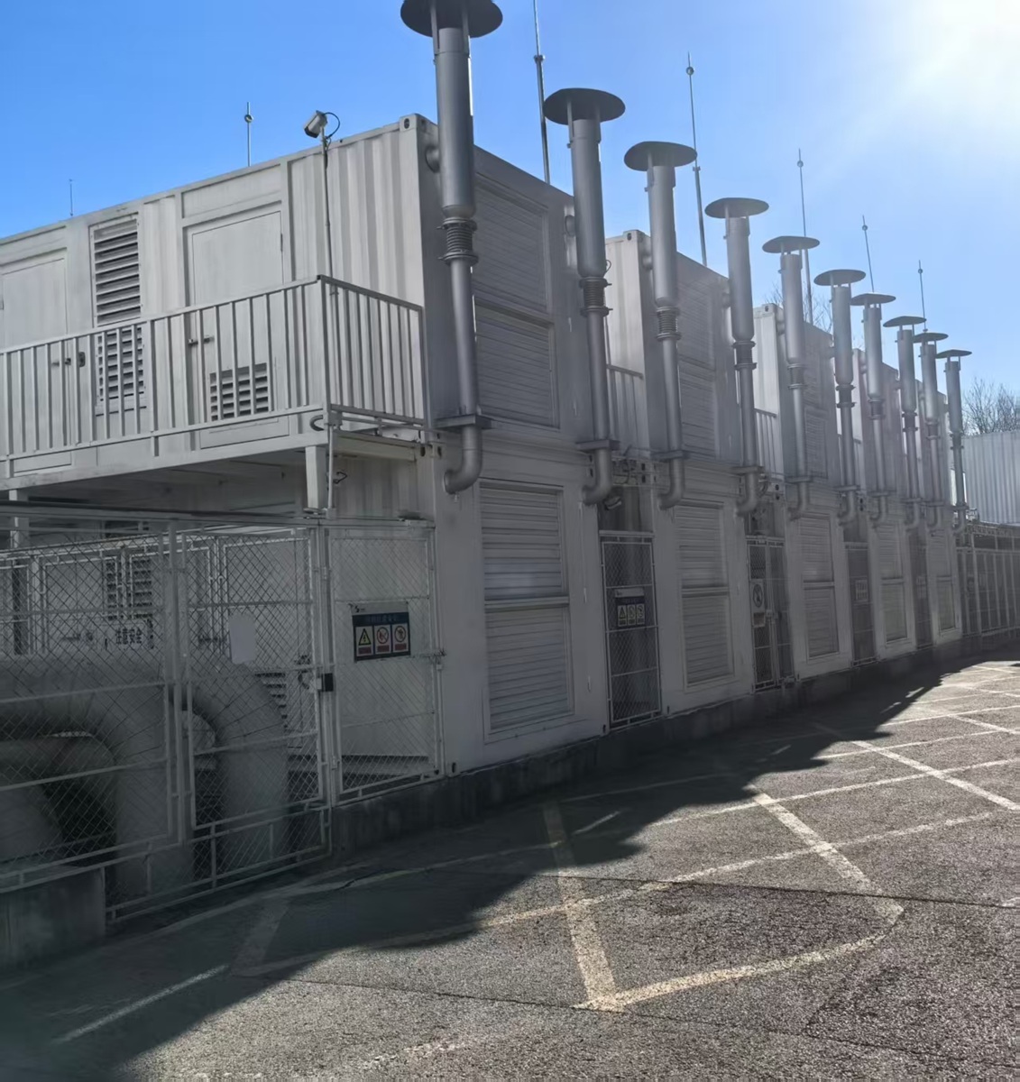 mtu 18v2000G65, year:2011, output: 1.1mw, 400v, 50hz, hours: 141 to 153, QT: 10pcs, type: silent containerized