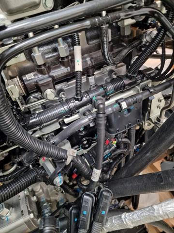 FOR SALE :  40pcs brand new Iveco F2CE0681B Cursor 9 Truck Specification engines available.