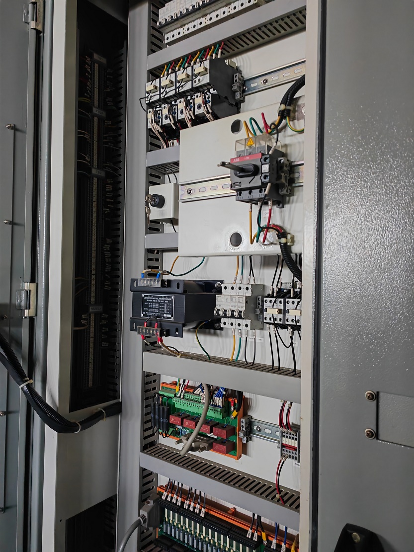 SIEMENS frequency Converter , Year 2012 - Ref : P/AA-87-22.1.2026