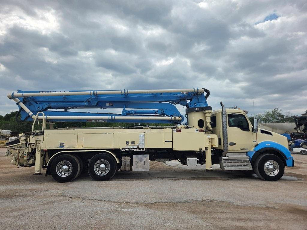2020 Schwing 32M Boom Pump on Kenworth T880 – Ready to Pour!