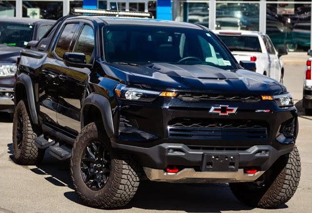 2025 Chevrolet Colorado ZR2 - Black Exterior  Total Price Toronto $51,850.00 USD with 16,890 KMS 