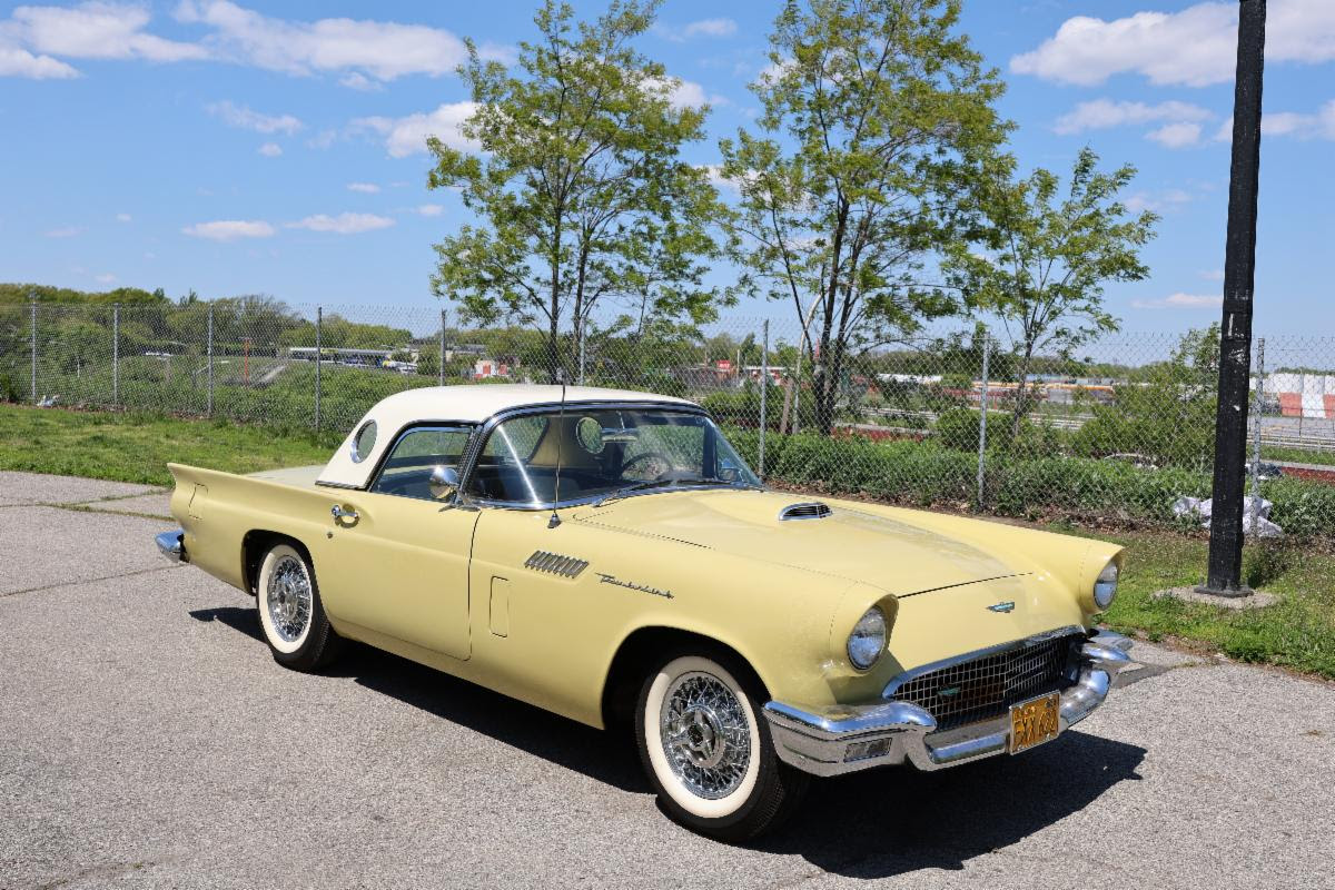 1957 Ford Thunderbird 