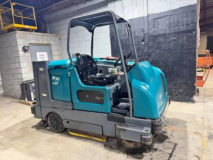 Tennant M30 Kubota Diesel Sweeper Scrubber