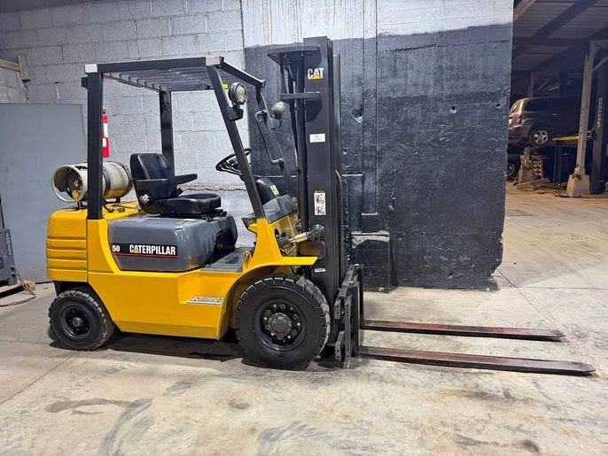 CAT GP25 LP Pneumatic Forklift
