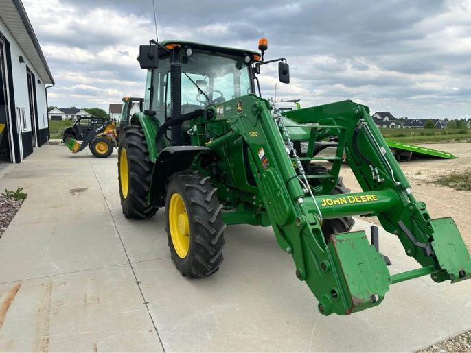  Like New!!! 2016 Deere 5085E 4x4 Tractor