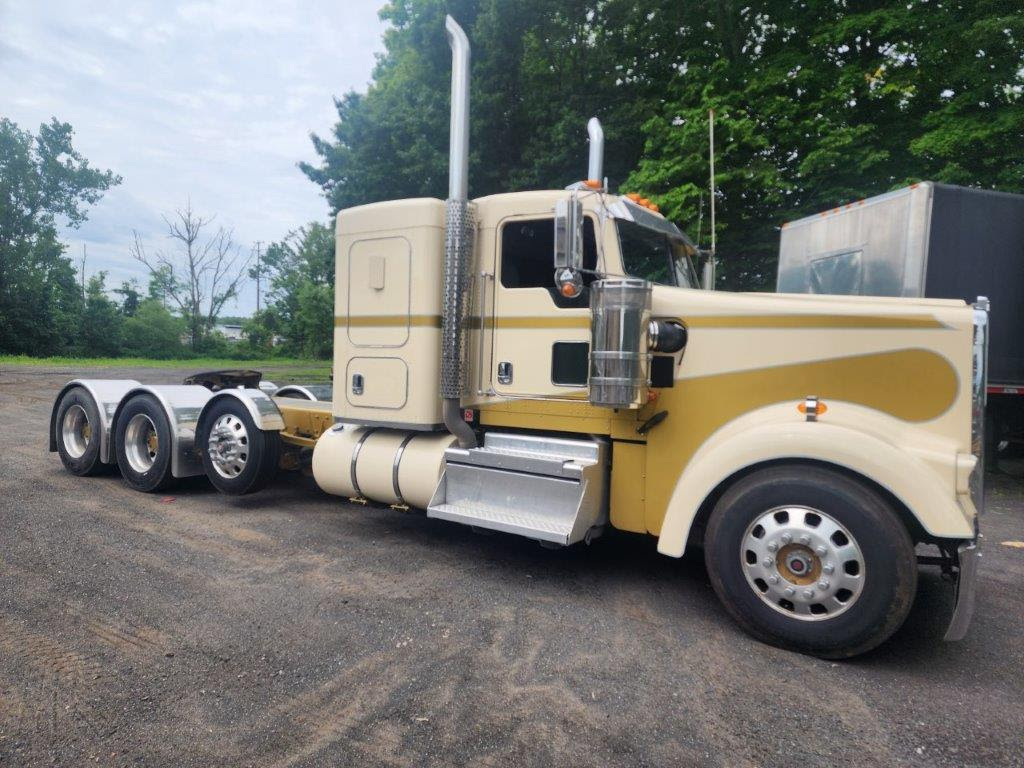 2023 Kenworth W900 Triaxle Sleeper