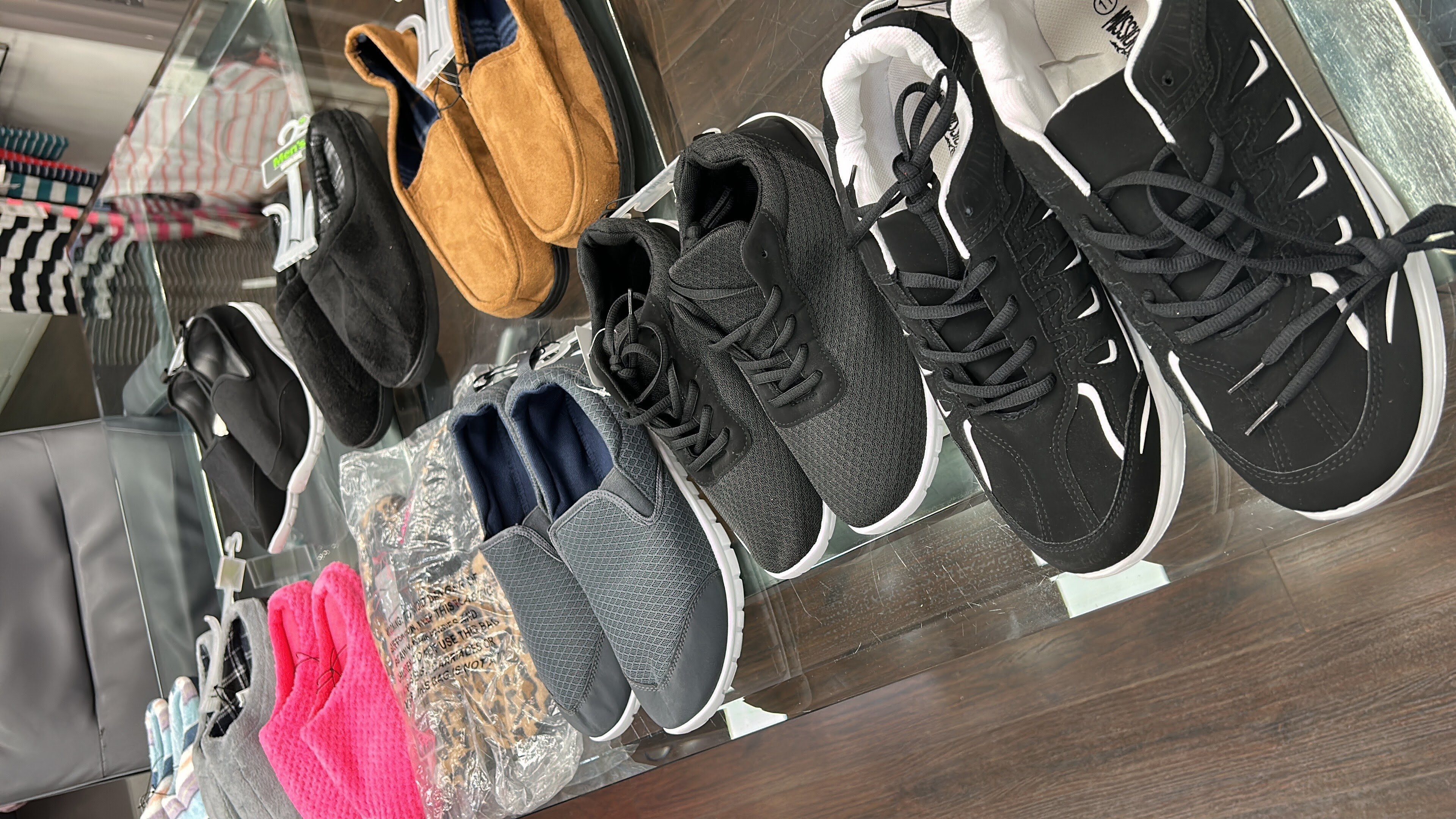 Mixed Styles Sneakers. 24,000 Pairs. EXW Los Angeles $1.99 Pair.