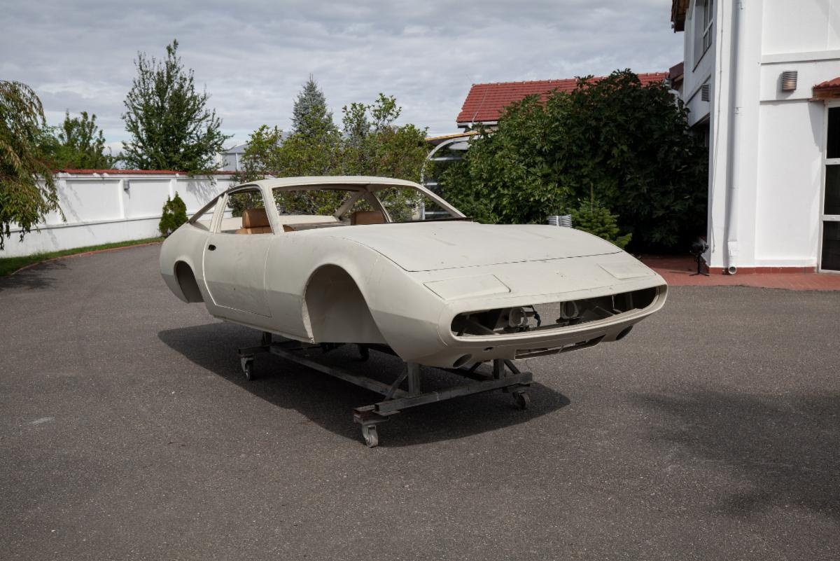 One of 500 1972 Ferrari 365GTC/4