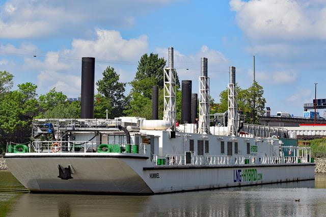 LNG Hybrid power barge PLUS 2 units Land-Based Assets (FEU Power Pacs) with 1.5 MW each