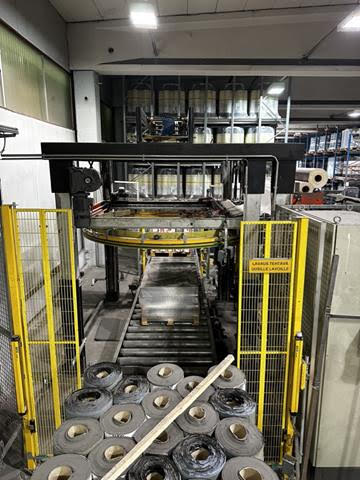 Octopus 1600 pallet wrapping line