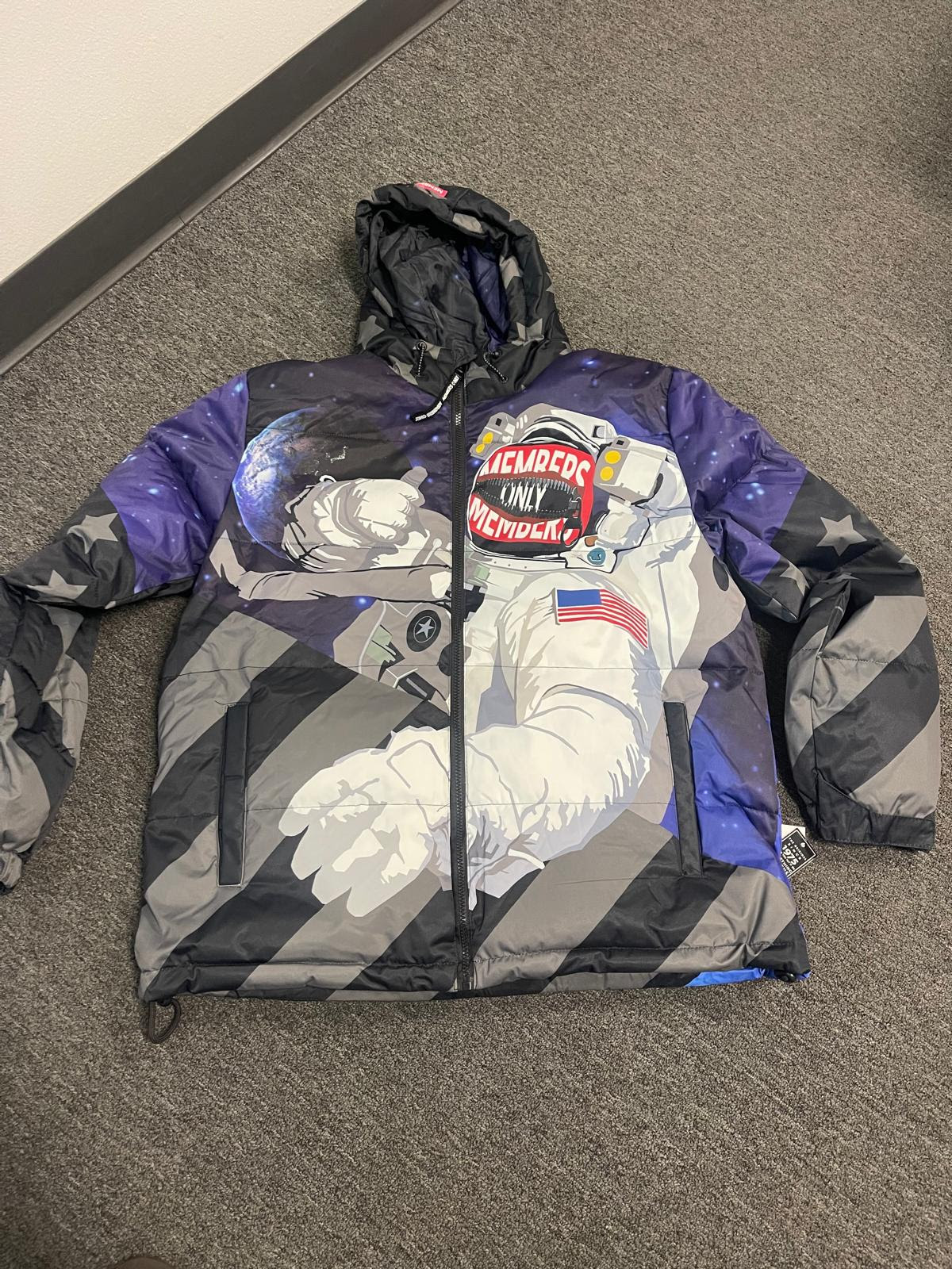 MEMBERS ONLY Mens Winter Windbreaker. 19,525 Piece.  EXW Los Angeles $8.95 Piece