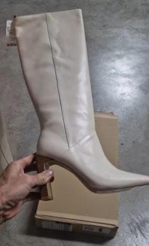 WOMENS BOOTS. 