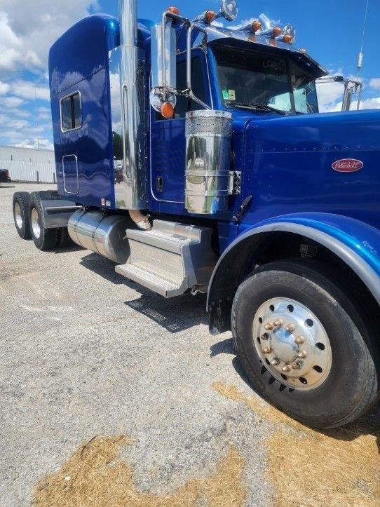 6 - 2022 Peterbilt 389 Heavy Spec Sleepers