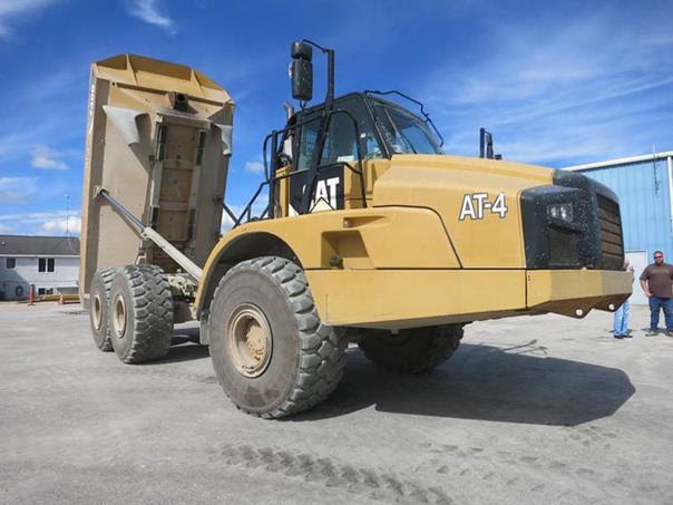 2012 CAT 740B