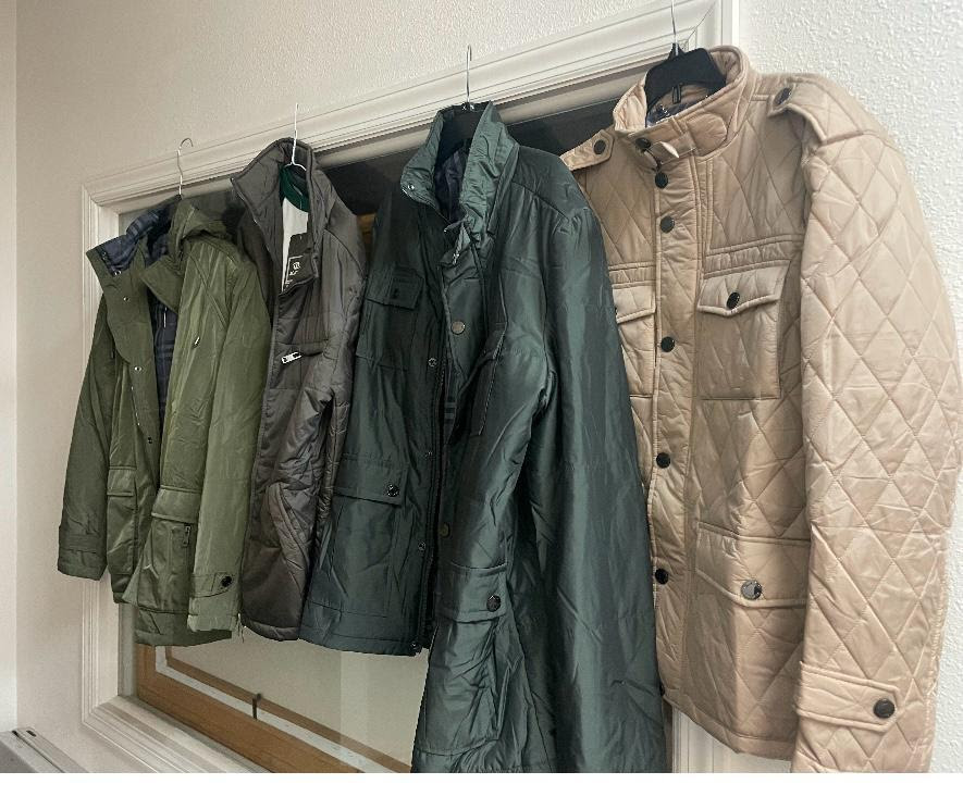 Mens Shelf Pull Assorted Winter Jackets.  1400 Pieces. EXW Los Angeles $9.95 Piece.