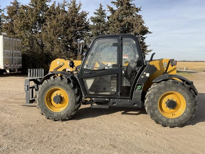 2012 CAT TH406 Telehandler, 2700 Hours!