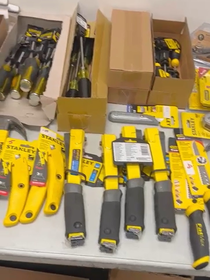 Stanley Mixed Tools. 8370 Units. EXW Los Angeles $25,500.00 Take All. (Retail value $64,133.00)