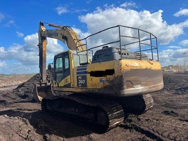 2016 Komatsu PC360LC-11 Excavator