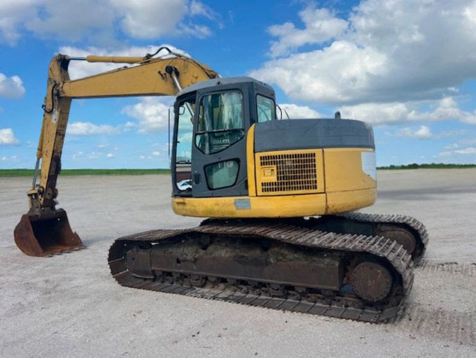 2005 Komatsu PC228USLC-3NO (50,000 LB) Excavator