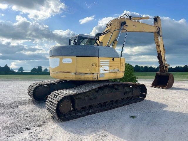 2005 Komatsu PC228USLC-3NO Excavator