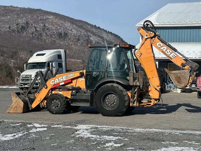 Nice! 2018 Case 580SN Backhoe Loader