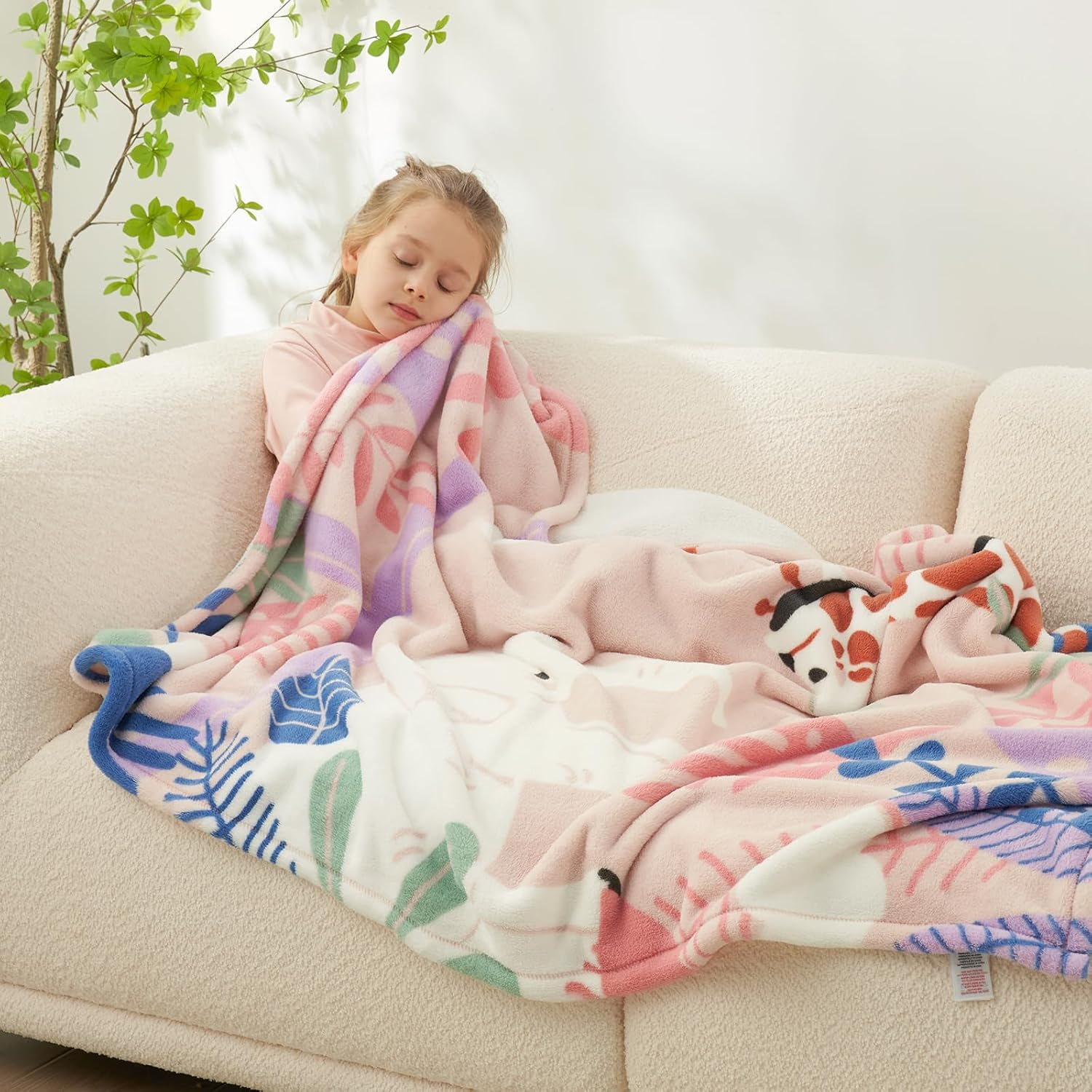 Animal Jungle Throw Blanket for Kids Age 3-12. 35,842 Units.  EXW Los Angeles $3.50 Unit. Retail $24.99 