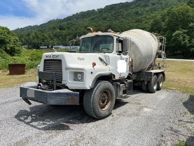 2) Units! 1999 Mack DM690S Cement Trucks