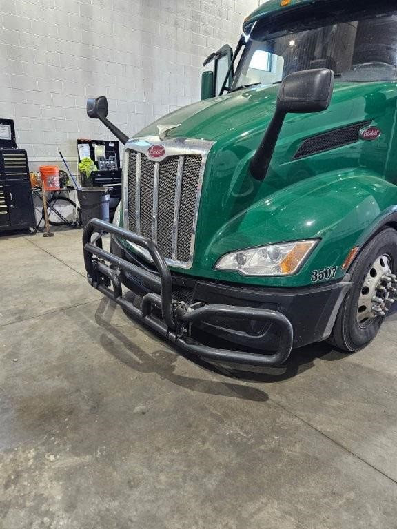 5 units- 2023 Peterbilt 579 Superloft Sleepers