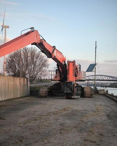 Hitachi ZX800 customised 30m outreach, per bucket 7 ton materials handling excavator