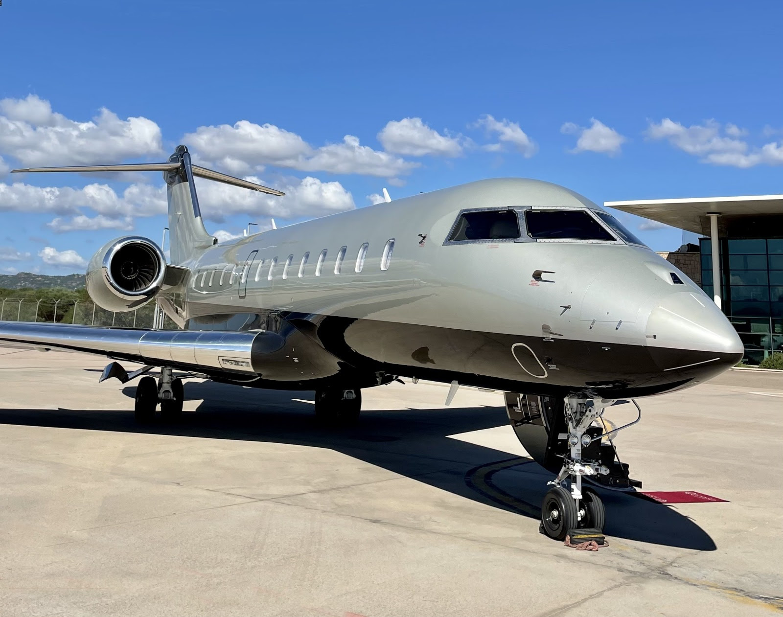 CUSTOM MADE INTERIOR 2021 GLOBAL 5500