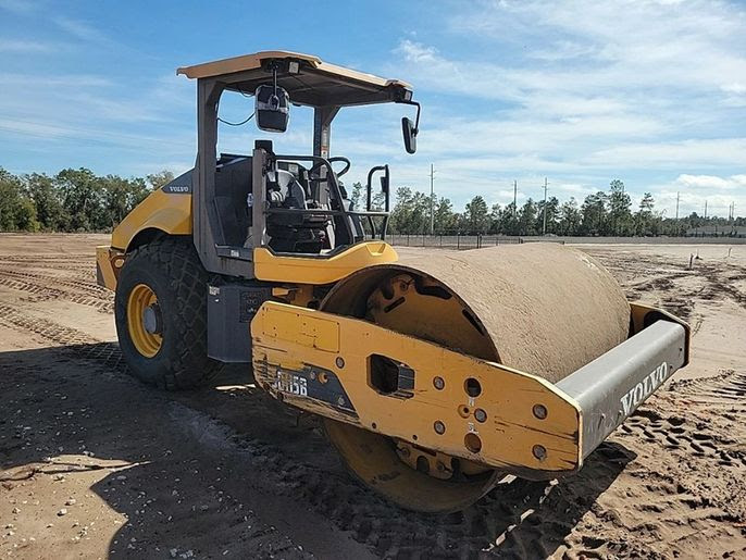 2016 Volvo SD115B, OROPS, 84
