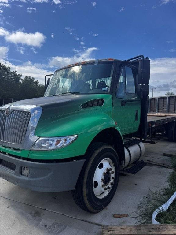 2012 International 4400 Flatbed Truck